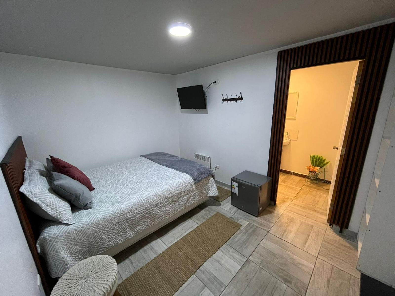 Hostal Fenix Hotel Сантяго Екстериор снимка